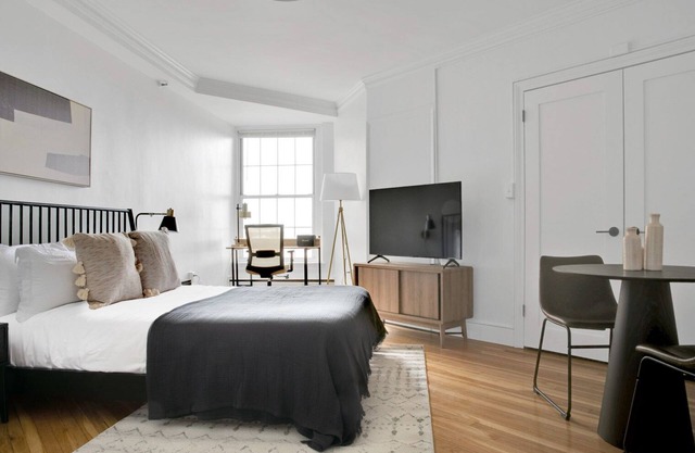 Elegant Brookline Studio w/Gym & W/D, by Blueground