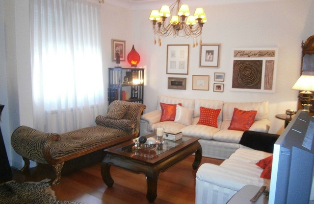 Elegant Centrally Located Apartment ju