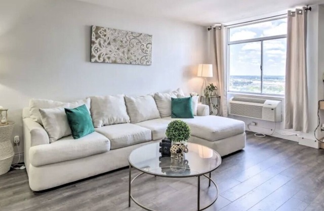 Elegant Condo w/ City Views