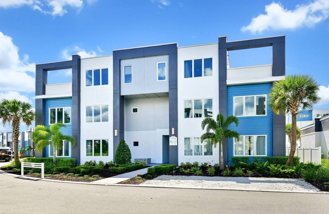 Elegant Condo with Pool Table near Disney with Resort & Waterpark Access -.