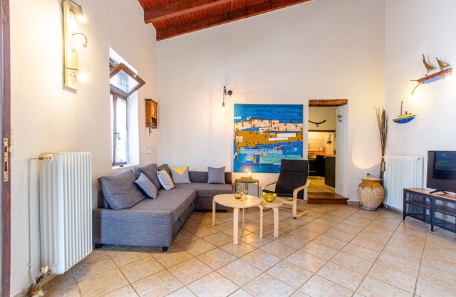 ELEGANT COSY STONE HOUSE 6 km FROM CITY CENTER