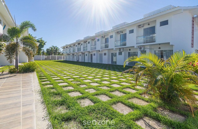 Elegant Duplex w Sw. Pool 280m fr the Beach Prm007