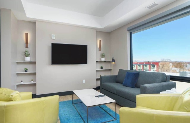 Elegant Flat on Tennyson Street w/Balcony + Rooftop Patio