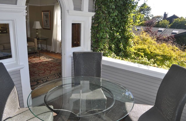 Elegant Historic Edwardian 8 blocks to UC Berkeley campus! 97 Walkscore!