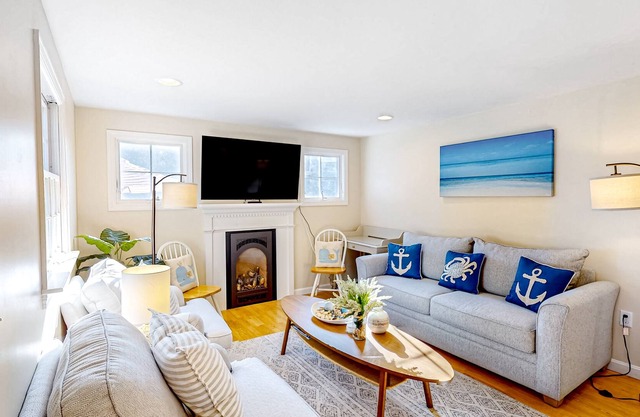 Elegant home steps from Flax Pond with great yard & 3 patios, near beaches