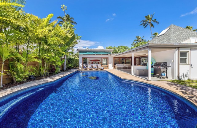 Elegant Home w/Private Beach Access, Pool & AC: Relaxing Lokomaika'i Kailua