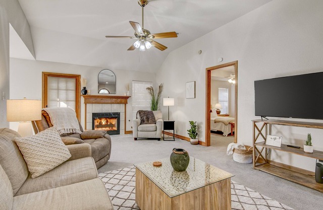 Elegant Home with Amazing back patio. 3br/2bth - sleeps 8.