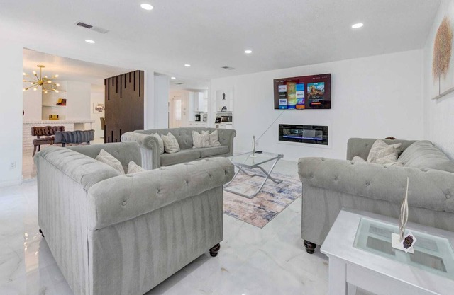 Elegant house, strategically located