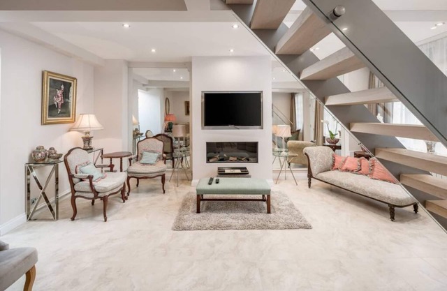 Elegant house with rooftop terrace