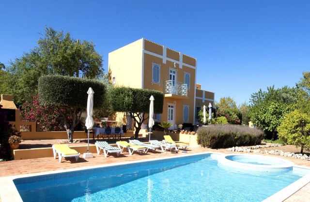 Elegant Loulé Mansion with Pool