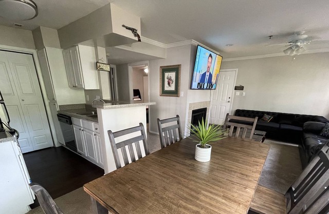 ELEGANT LUXURIOUS 2 BEDROOM SUITE