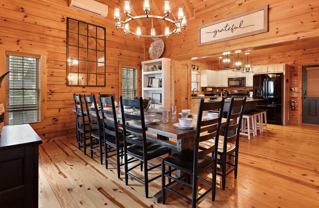 Elegant Mountain Cabin with Privacy