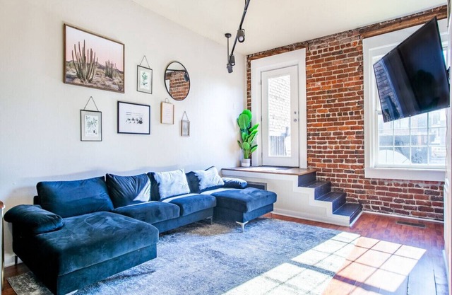 Elegant Old City Loft - Downtown