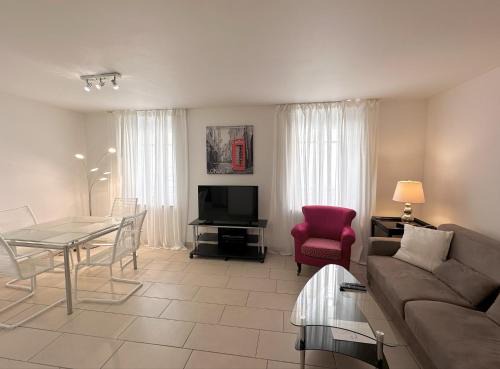 Elegant old port apartment