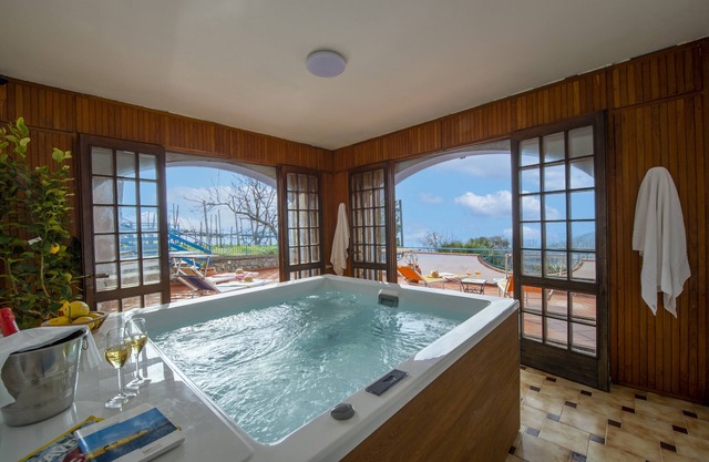 Elegant & Panoramic Villa with Sea View Solarium