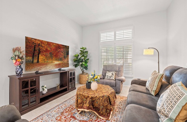 Elegant & Quiet 4BR Home 7 Beds 2.5BA Near 71 Fwy