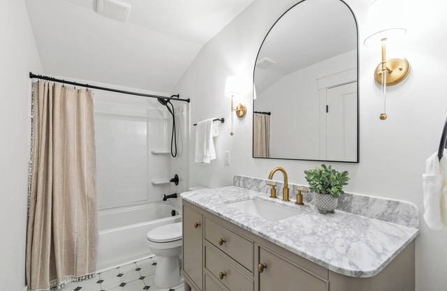 Elegant Retreat for 12 in Louisburg