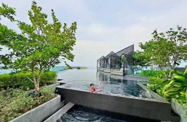 Elegant Room With Roof Top Pool - Best In Pattaya