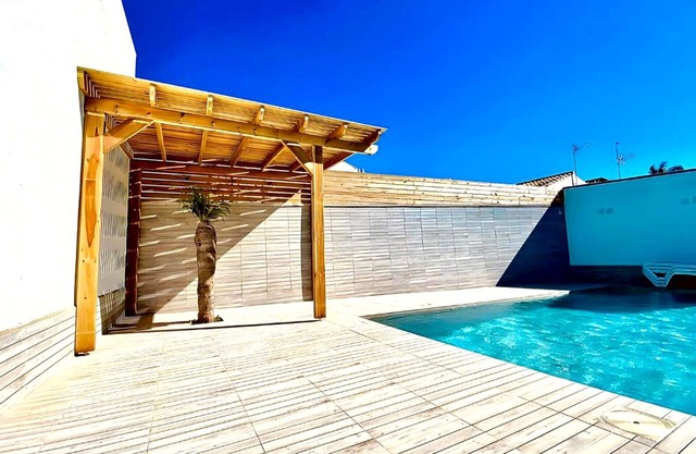 Elegant Twin Villas With Pools & Views