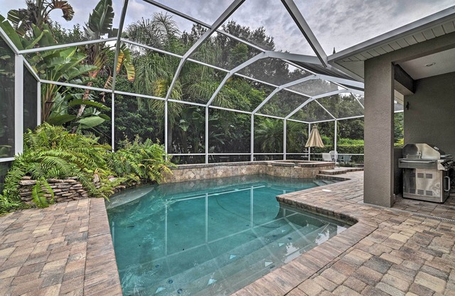 Elegant Valrico Home ~ 15 Mi to Downtown Tampa!