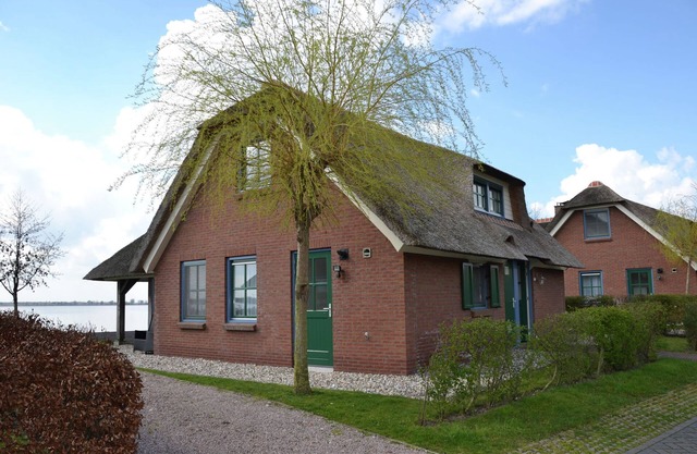Elegant Villa Near Giethoorn Park