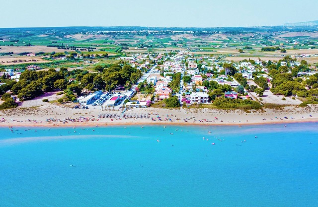 Elegant villa only 80 meters away from the beach