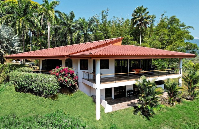 Elegant Villa Set in Hidden Paradise