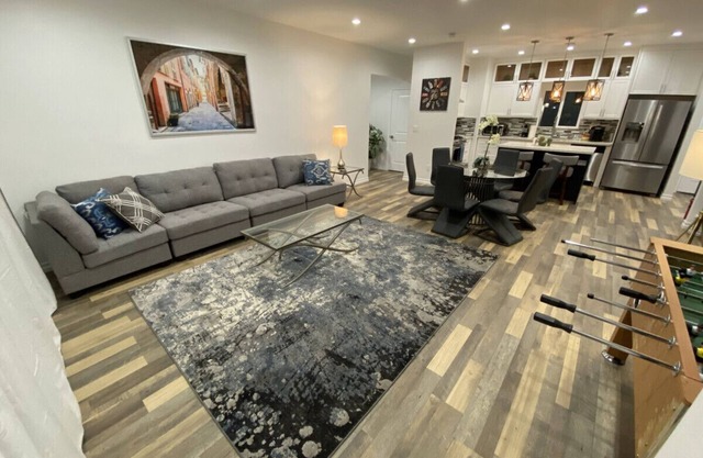 ELEGANT, WELL-APPOINTED 3-BEDROOM HOME WITH PRIVATE HOT TUB BUILT IN 2020 (p26)