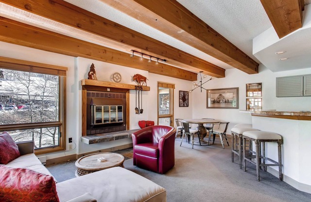 Elegantly Styled Plaza Condo - No Cleaning Fee! by RedAwning