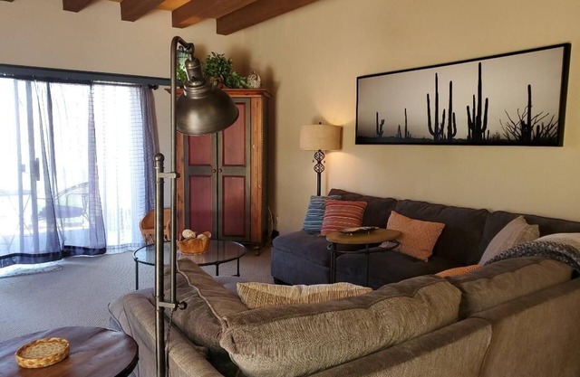 Elevate Your Stay: Cloud 9 Golf & Stunning Views from Your King Bed Retreat