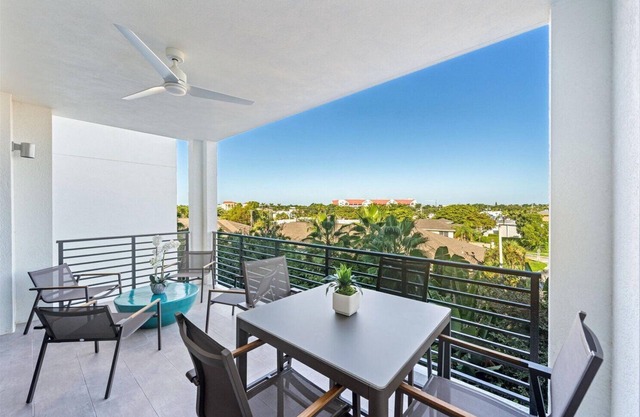 ELEVEN ELEVEN CENTRAL 445 - Luxury Condo Downtown Naples w/Resort Amenities