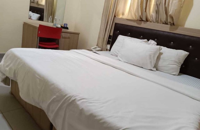 Eleventh House Hotel and Suites