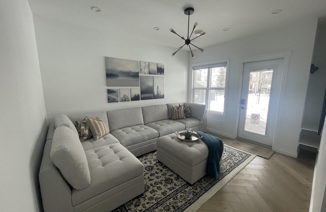 Elite Guest Walkout Basement Suite Retreat! Perfect for Family