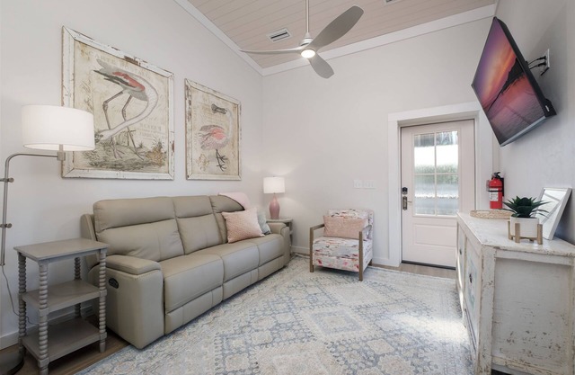 Eliza Offers Beauty and Comfort Downtown!