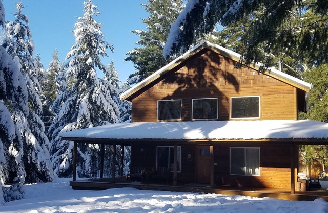 Elk Corral Cabin-Easy Access To Crystal and Mt. Rainier