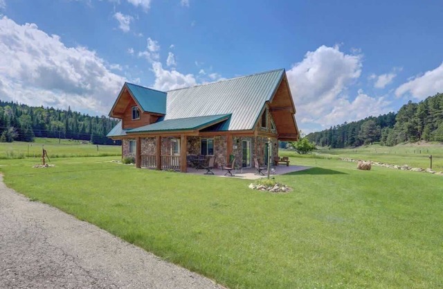 Elk Creek Retreat - wonderful family cabin in beautiful location