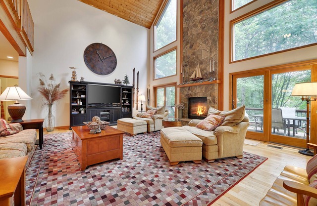 Elk Hollow by AvantStay | Lakefront Chalet w/Game Room & Fire Pit