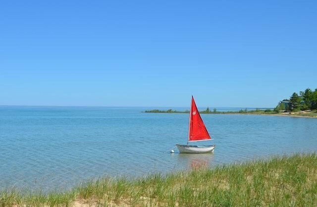 ELK RAPIDS/GRAND TRAVERSE BAY CONDO #03