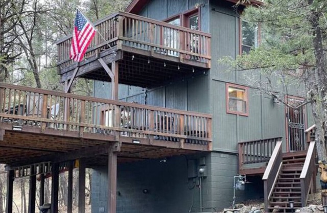 Elk Ridge - NEW semi-secluded, cozy fireplace, huge deck w fire table