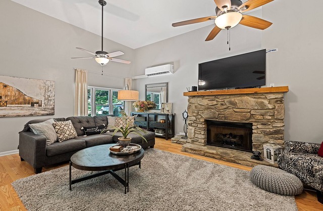 Elk Valley Hideaway-Peaceful and Beautiful Creekside Escape w/Easy Access