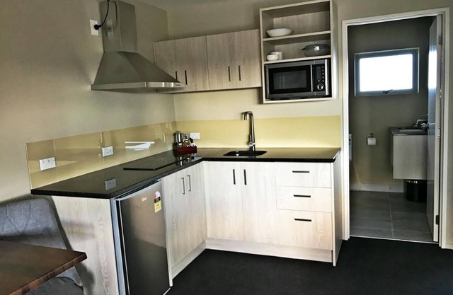 Ellerslie Palms Motel