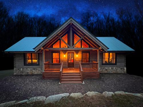 Ellijay Cabin - Cozy Fall Hideaway & Hot Tub
