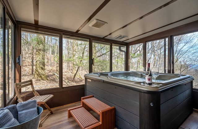 Ellijay Mountain View Retreat|Fireplace|Patio|Mountain Top|Hot Tub|Game room