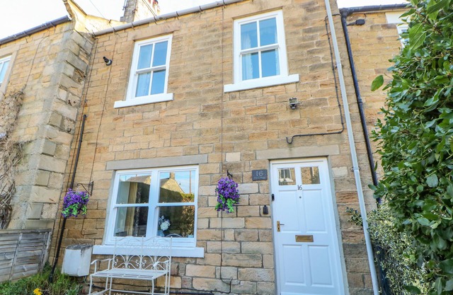 ELM COTTAGE, pet friendly, with open fire in Wolsingham