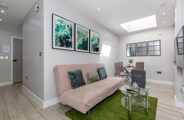 Elm House - 1-Bed, 1-Bath with Private Terrace