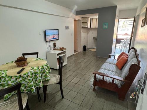 Em frente ao Trópico Hotel com Manobrista, Wi-fi - Apto 202