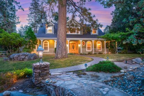 Emerald Escape 50 Acres w/Hot Tub, Game Room