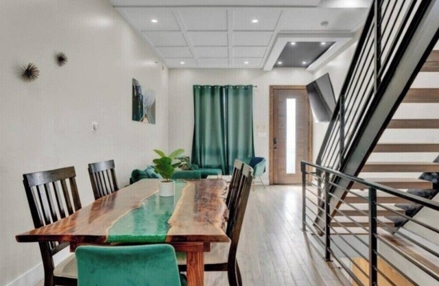 Emerald Luxury Home with Jacuzzi on Private Roof