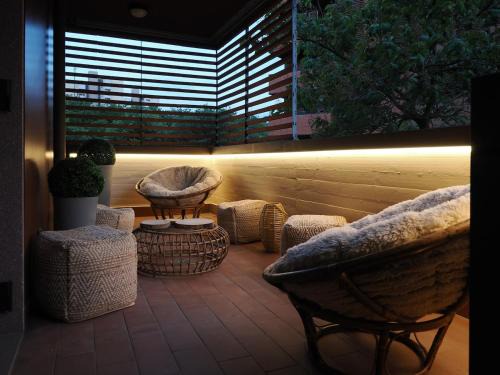 Emerald - Prestigious Apartment 5 Minutes by Car from Old Town