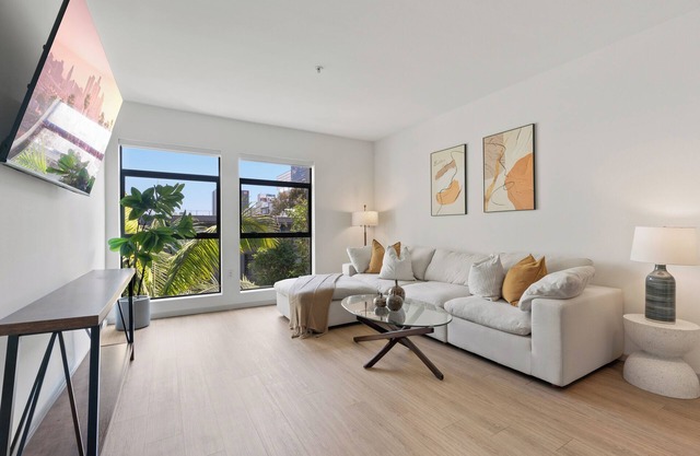 Emerald Ridge Hollywood Haven Pool, Jacuzzi, Gym Zen Garden View